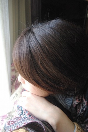 一人で悩み苦しむ女性